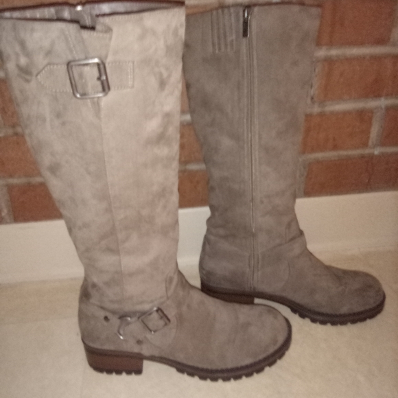 Kenneth Cole - Picture 1 of 7